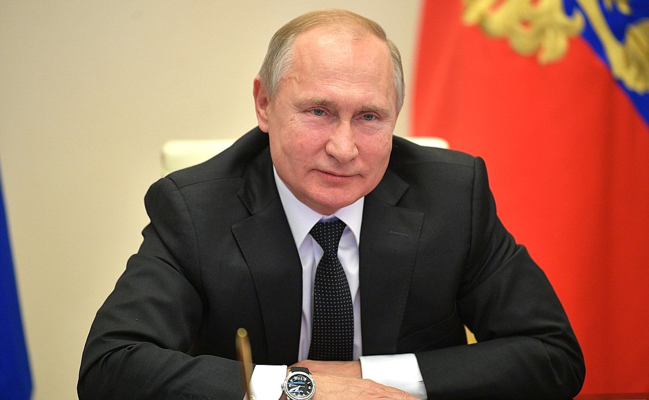 Владимир Путин в режиме видеоконференции принял участие во Всероссийском открытом уроке «Школа завтрашнего дня», который состоялся в рамках форума профессиональной навигации «ПроеКТОриЯ».
