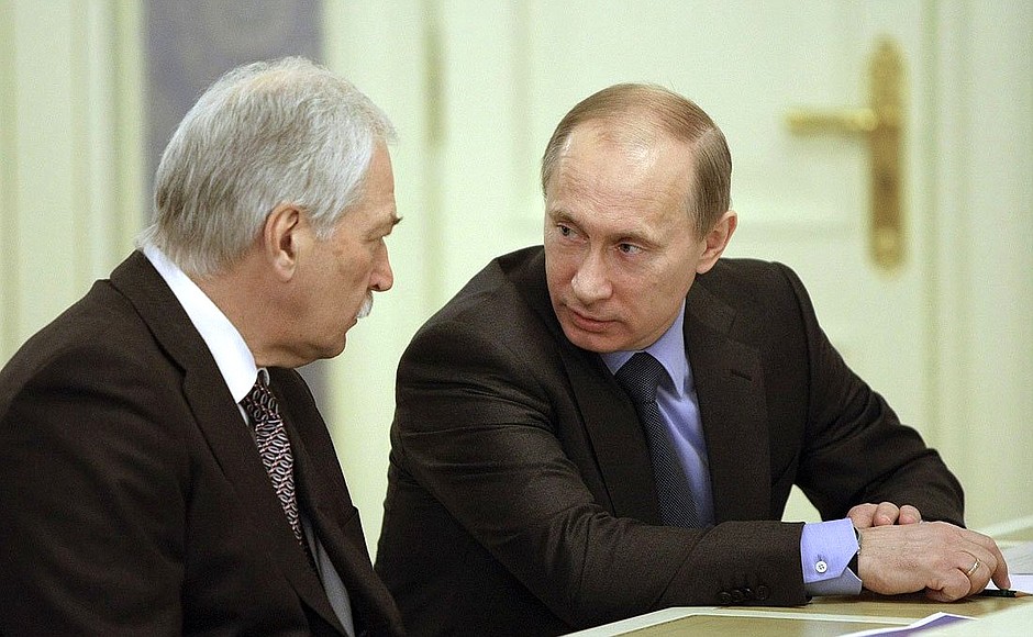 Before a Security Council meeting. Chairman of the State Duma Boris Gryzlov and Prime Minister Vladimir Putin.