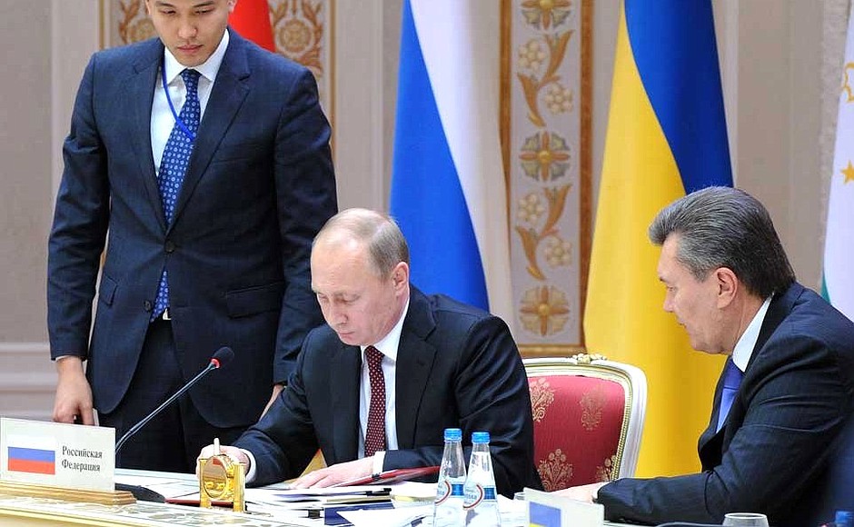 Ceremony signing documents at the Supreme Eurasian Economic Council’s meeting.