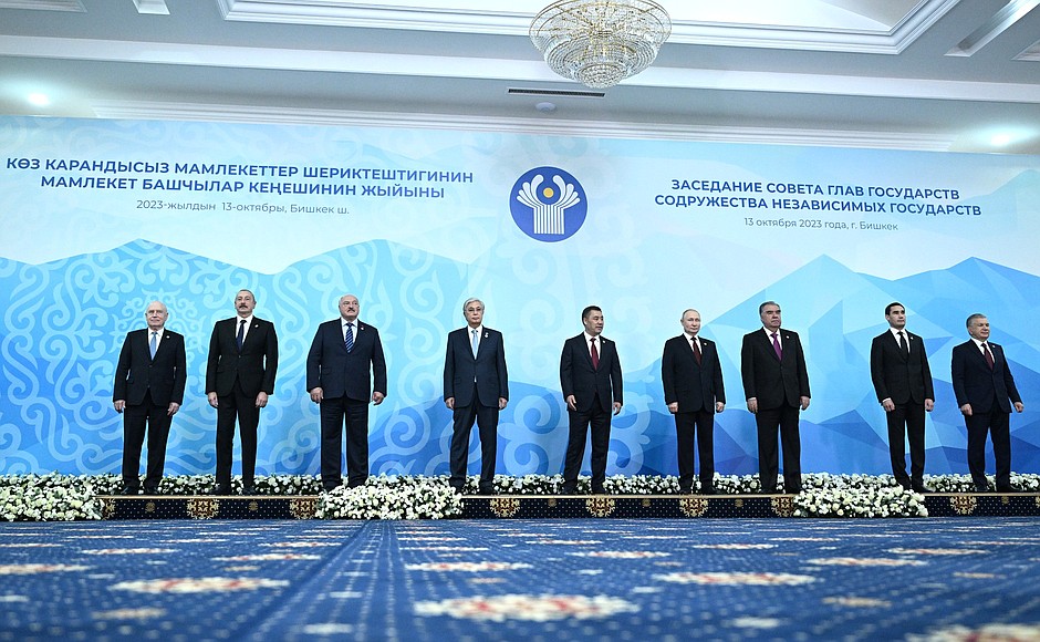Participants in the meeting of the CIS Heads of State Council.