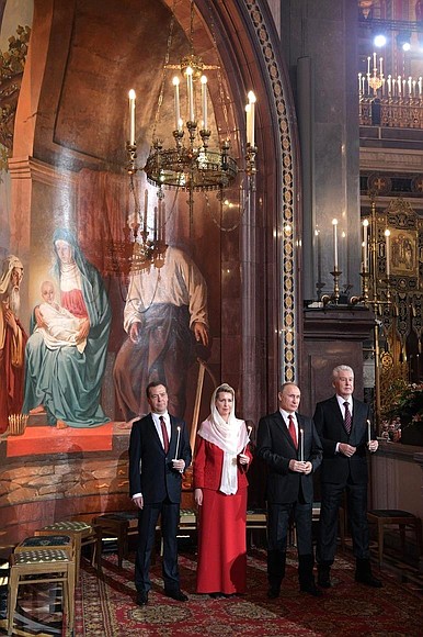 At the divine Easter service at the Christ the Saviour Cathedral. With Prime Minister Dmitry Medvedev, his wife Svetlana Medvedeva and Moscow Mayor Sergei Sobyanin.