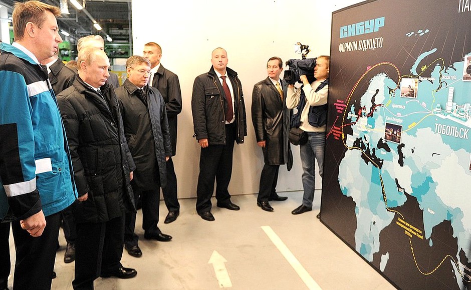 Во время посещения комплекса нефтехимической промышленности «Тобольск-Полимер».