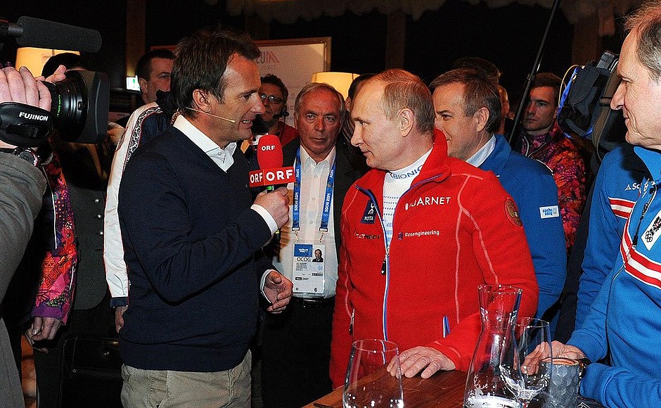 Во время посещения австрийского Тирольского дома Владимир Путин ответил на несколько вопросов журналистов.