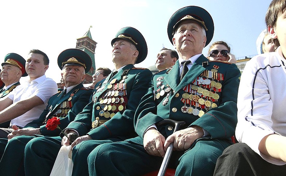 На военном параде, посвящённом 65-летию Победы в Великой Отечественной войне.