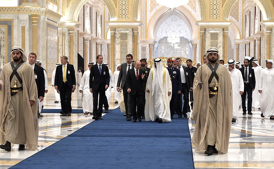 С Наследным принцем Абу‑Даби, заместителем Верховного главнокомандующего вооружёнными силами Объединённых Арабских Эмиратов Мухаммедом бен Заидом Аль Нахайяном.