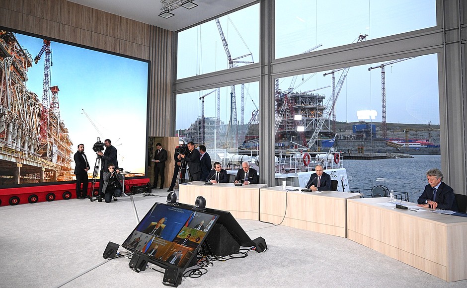 Meeting on the loading of the NOVATEK-Murmansk Offshore Superfacility Construction Centre.