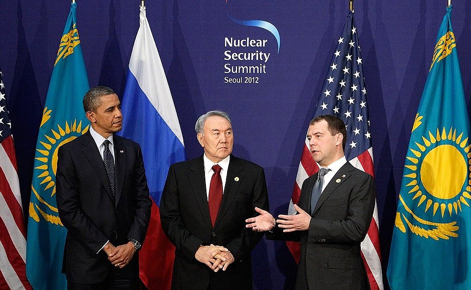 С Президентом Казахстана Нурсултаном Назарбаевым и Президентом США Бараком Обамой.