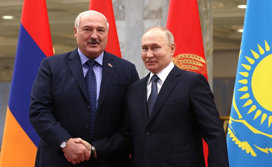 With President of Belarus Alexander Lukashenko before the session of the Collective Security Council of the CSTO.