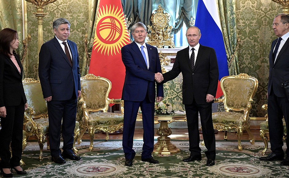 Перед началом российско-киргизских переговоров в узком составе.