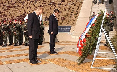 President Putin laying a wreath at the Monument of Liberty on Mountain Shipka.