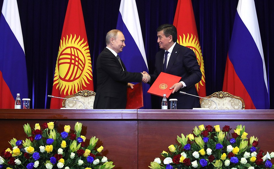 По итогам переговоров Владимир Путин и Сооронбай Жээнбеков подписали Совместное заявление.
