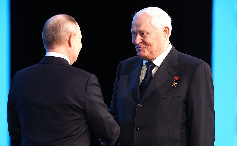At the gala event celebrating 50 years since the start of the Baikal-Amur Railway construction. The Order for Valiant Labour is awarded to Chief Inspector of Defence Ministry’s Office of Inspectors General Grigory Kogatko.