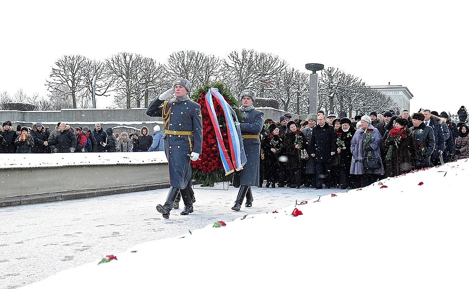 Laying a wreath at the Motherland monument at the Piskarevskoye Memorial Cemetery.