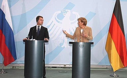 Пресс-конференция по итогам переговоров с Федеральным канцлером Германии Ангелой Меркель.
