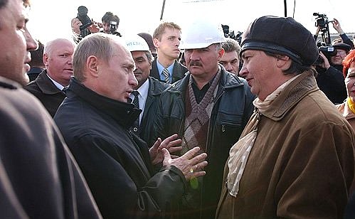 President Putin with local residents of the Cossack village Barsukovskaya.
