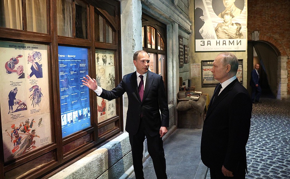 During the visit to the Victory Museum on Poklonnaya Hill.