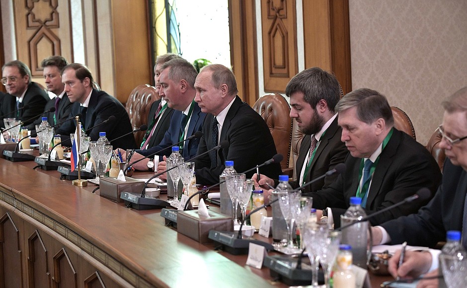 Российско-египетские переговоры в расширенном составе.