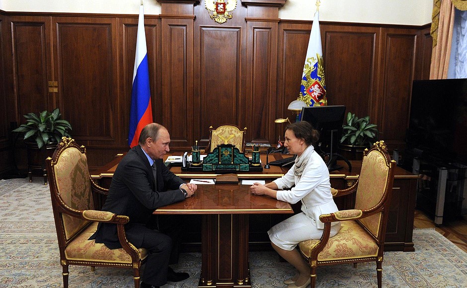 С Анной Кузнецовой, назначенной Уполномоченным при Президенте по правам ребёнка.