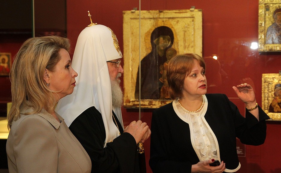 Svetlana Medvedeva and Patriarch Kirill of Moscow and All Russia visited the Holy Russia exhibition in the State Tretyakov Gallery of Russian fine art. With the museum’s Director General Irina Lebedeva.