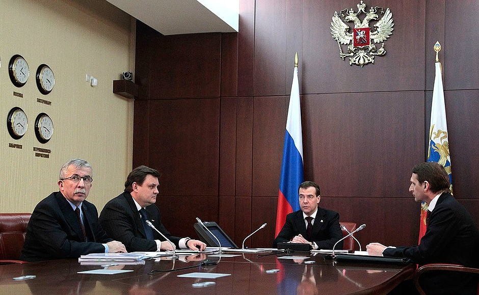 Meeting to discuss implementation of presidential instructions. Presidential Aide Oleg Markov (far left), Presidential Aide and Head of the Presidential Control Directorate Konstantin Chuychenko, and Chief of Staff of the Presidential Executive Office Sergei Naryshkin (right).