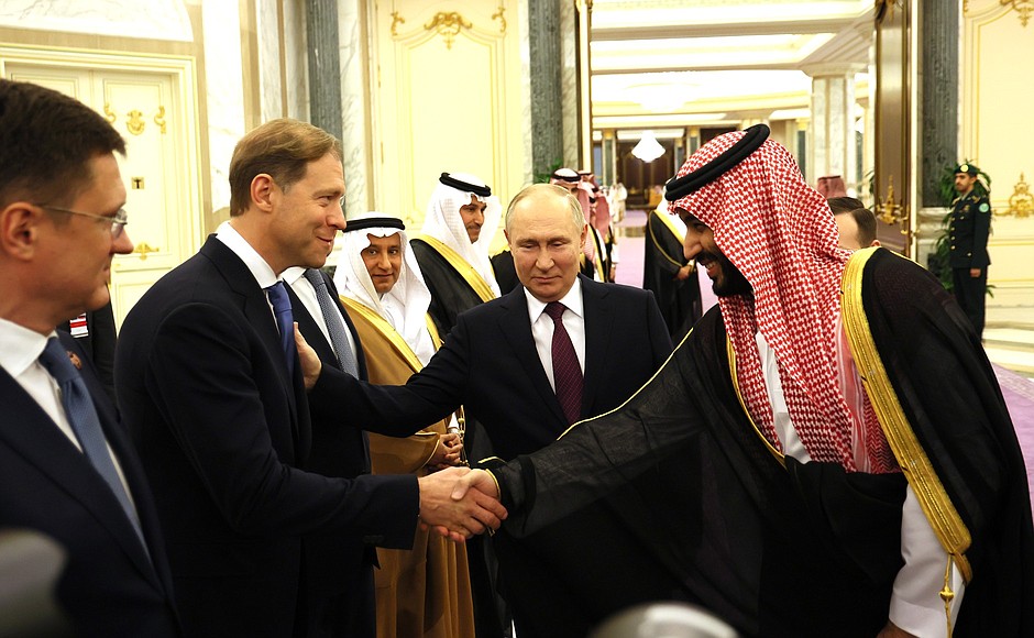 Ceremony for introducing official delegations. Deputy Prime Minister – Minister of Industry and Trade Denis Manturov and Prime Minister of the Kingdom of Saudi Arabia Mohammed bin Salman Al Saud.