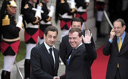 Перед началом саммита Россия–Евросоюз. С Президентом Франции Николя Саркози. На втором плане: Генеральный секретарь Совета ЕС Хавьер Солана (справа) и мэр Ниццы Кристиан Эстрози.