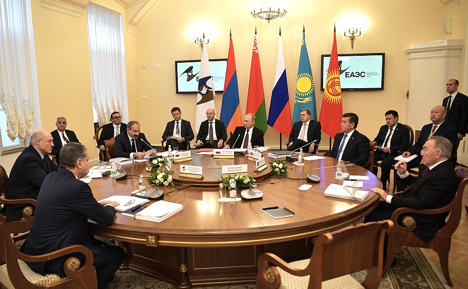 На заседании Высшего Евразийского экономического совета в узком составе.