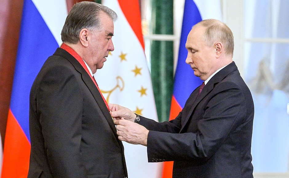 Vladimir Putin presented a Russian Federation state decoration, the Order for Service to the Fatherland, III degree, to President of the Republic of Tajikistan Emomali Rahmon.