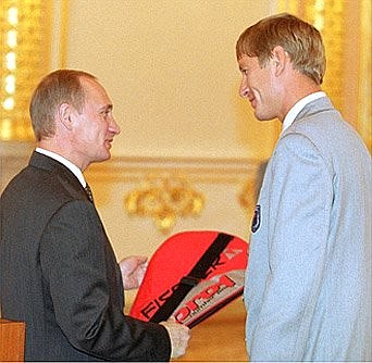 Meeting with members of the Russian team at the Sydney Olympics. Olympic tennis champion Yevgeny Kafelnikov presented Vladimir Putin with a tennis racket as a souvenir.