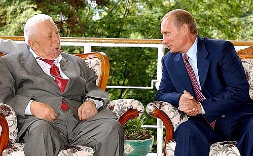 President Putin and Dagestan poet and public figure Rasul Gamzatov.