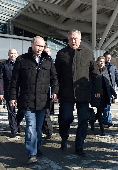 С главой РЖД Владимиром Якуниным во время осмотра железнодорожной станции «Олимпийский парк».