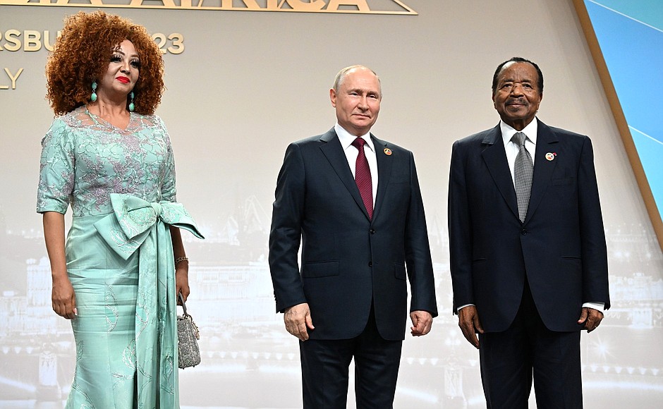 Before the Gala reception for participants in the second Russia–Africa Summit. With President of Cameroon Paul Biya and his spouse Chantal Pulcherie Biya.