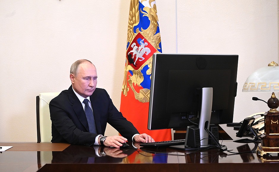 Владимир Путин в онлайн-режиме принял участие в голосовании на выборах Президента России.