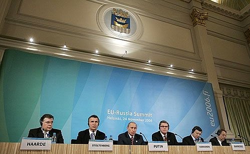 Press conference following the Russia-European Union summit. From left to right: Prime Minister of Iceland Geir Haarde, Prime Minister of Norway Jens Stoltenberg, President of Russia Vladimir Putin, Prime Minister of Finland Matti Vanhanen, President of the European Commission Jose Manuel Barroso, and Secretary General of the European Union Council and EU High Representative for the Common Foreign and Security Policy Javier Solana.