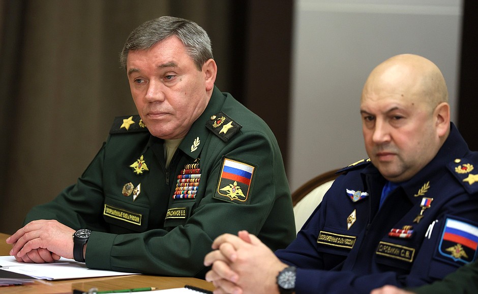 Chief of the General Staff of the Russian Federation Armed Forces – First Deputy Defence Minister Valery Gerasimov and Commander-in-Chief of the Aerospace Forces Sergei Surovikin (from left).