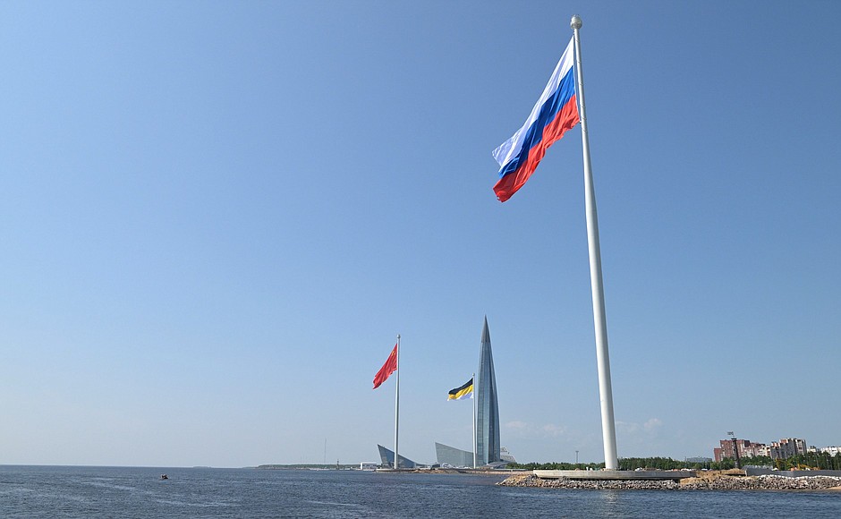 Flagpoles rising 179.5 metres above the water level were installed along the coastline near the Park of the 300th Anniversary of St Petersburg. The raising of the flags marks the anniversaries of each flag's establishment, with 330 years of Peter the Great’s tricolour, 165 years of the flag of the Russian Empire and 100 years of the Red Banner.