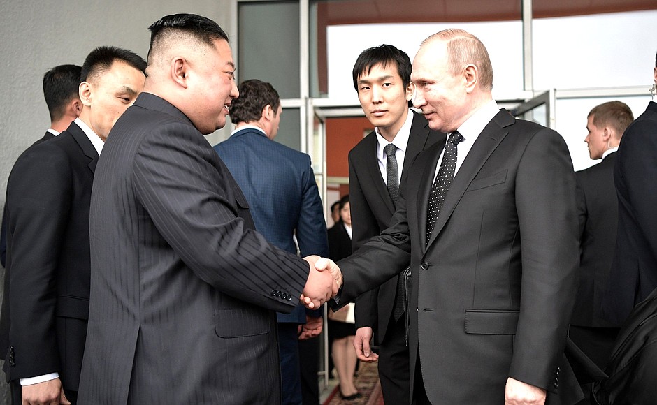 По окончании российско-северокорейских переговоров. С Председателем Государственного совета КНДР Ким Чен Ыном.