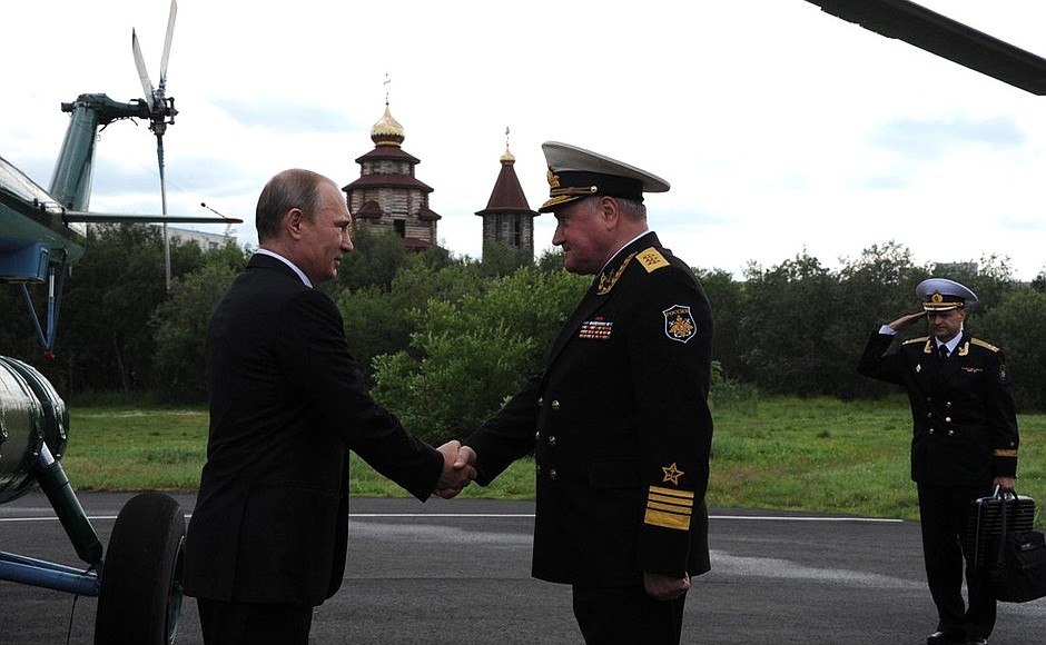 Arrival at the Northern Fleet’s main base. With Commander of the Northern Fleet Admiral Vladimir Korolev.