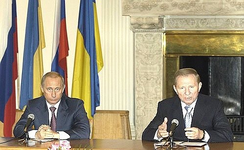 President Putin at a joint press conference with Ukrainian President Leonid Kuchma.
