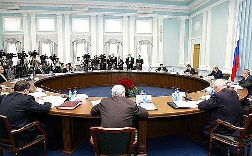 Совещание по вопросам социально-экономического развития Уральского федерального округа.