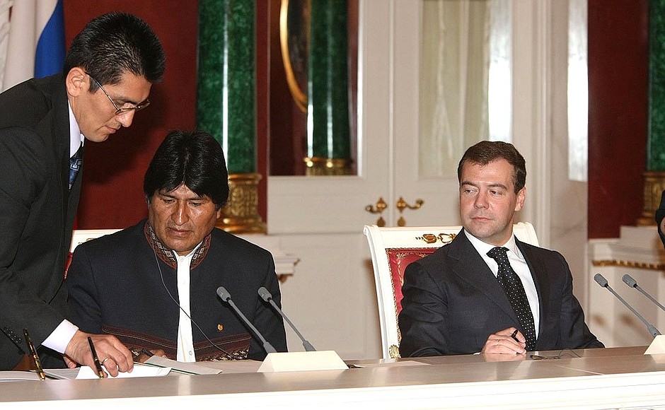 Подписание совместных документов. С Президентом Боливии Эво Моралесом.