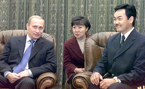 Russian President Vladimir Putin and Mongolian President Natsagiyn Bagabandi.