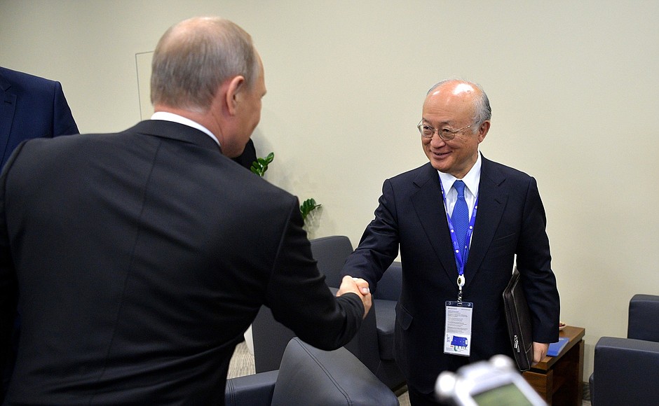 На полях Петербургского международного экономического форума Владимир Путин встретился с генеральным директором Международного агентства по атомной энергии Юкия Амано.