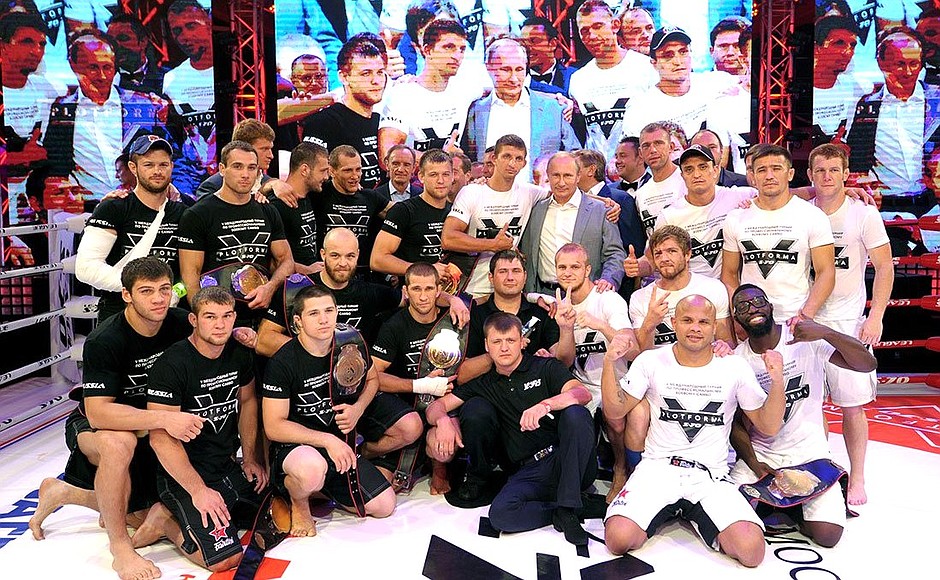 With participants in the PLOTFORMA S-70 international combat sambo championship.