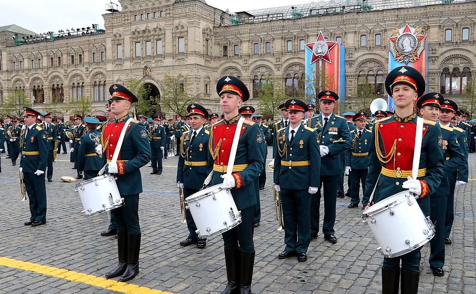 Перед началом военного парада в ознаменование 72-й годовщины Победы в Великой Отечественной войне 1941–1945 годов.