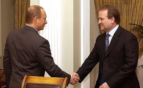 President Putin meeting with the Ukrainian President\'s Chief of Staff Victor Medvedchuk.