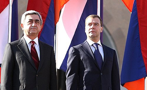 На церемонии открытия площади России. С Президентом Армении Сержем Саргсяном.