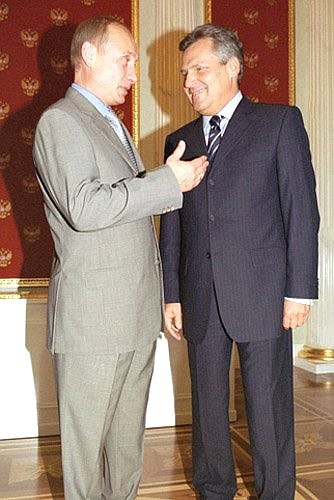 Vladimir Putin with Polish President Aleksander Kwasniewski.