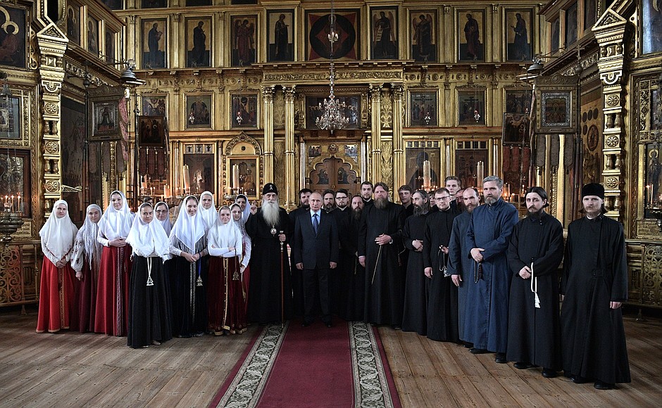 With the choir at the Cathedral of the Intercession during a visit to the Rogozhskaya Zastava Spiritual Centre of the Russian Orthodox Old-Rite Church.