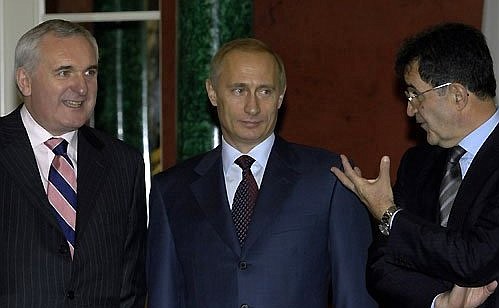 President Putin before the start of the press conference on the results of the Russia-EU summit. Left: Irish Prime Minister Bertie Ahern. Right: President of the European Commission Romano Prodi.
